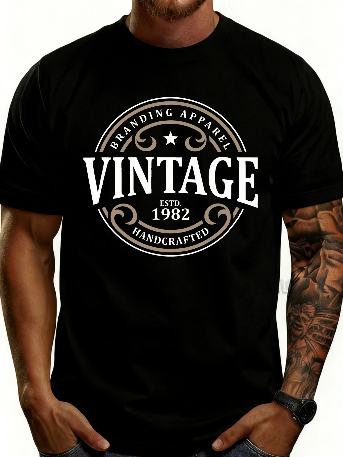 Vintage Style Men's T-Shirt with Clothing Logo and 1982 Handmade Text, Suitable for Casual Wear in Spring and Autumn, the Perfect Gift for Him.