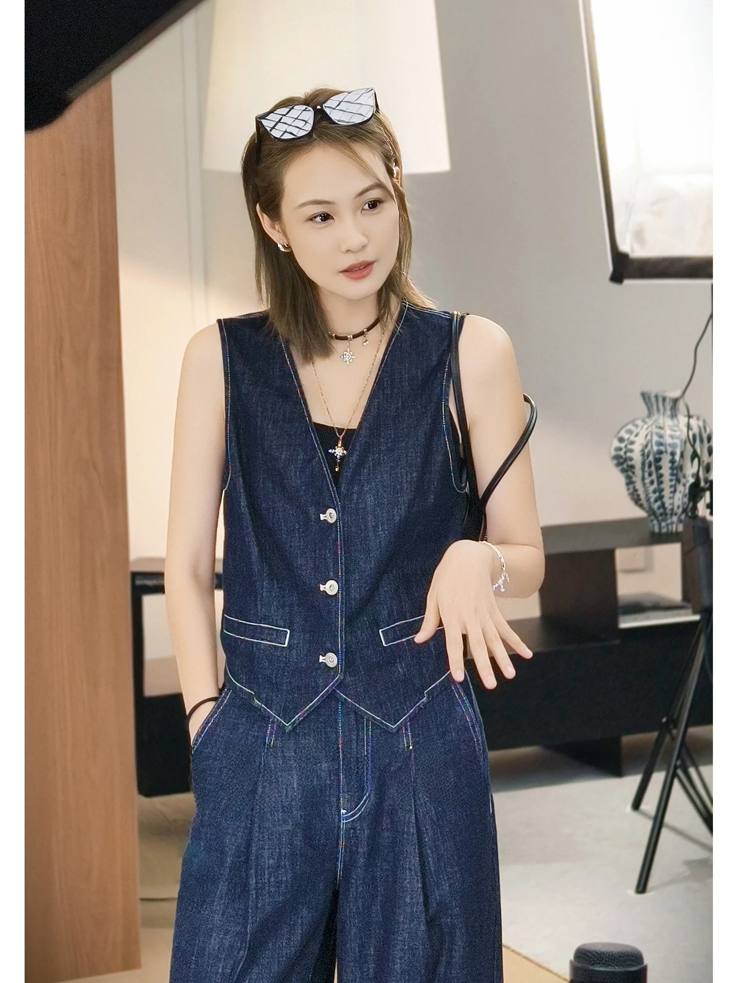 

Meiyang Хлопковый джинсовый жилет ночной линии с двумя рукавами и V-образным вырезом, шерстяная смесь или длина, среднее тепло, с одной пуговицей, C...