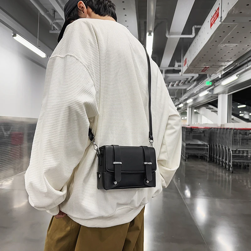 

Couple's Sling Bag Waterproof Crossbody Bag with Rivet Decoration for Dating Outing Shopping Travel Men's Gift Shoulder Bag