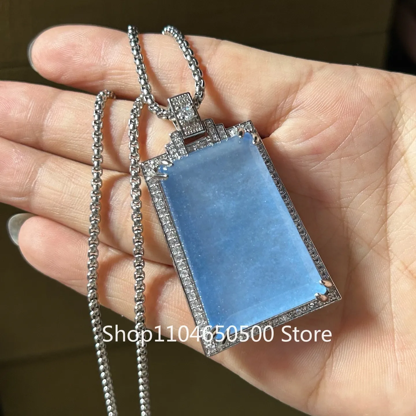 

Сертифицированное ожерелье-амулет из натурального нефрита с высоким ледяным синим нефритом и жадеитом