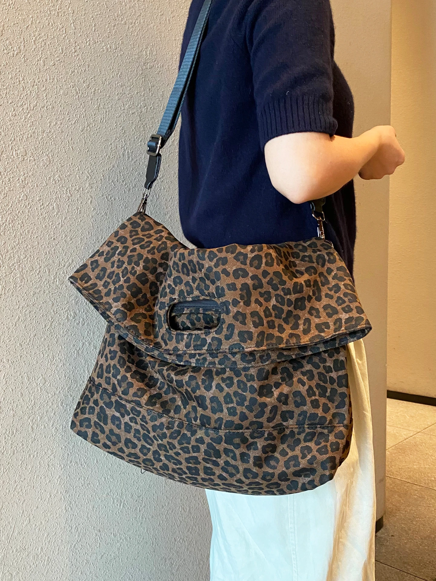 

Сумки-тоут с леопардовым принтом для женщин, модная парусиновая сумка, женская сумка 2025 года, новинка, роскошные сумки на плечо большой вместимости, брендовая сумка