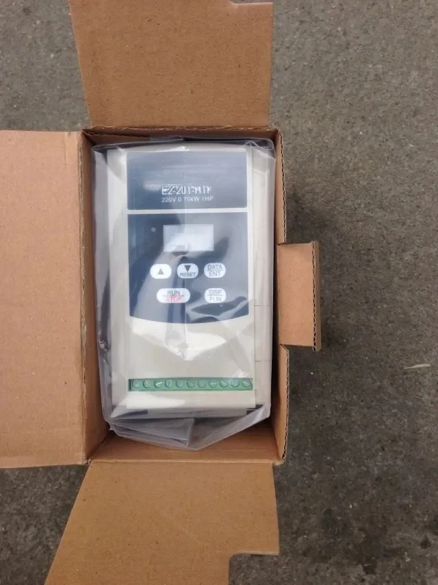 

NEW&ORIGINAL TECO ORIGINAL E2-201-H1F INVERTER E2-201-H1F 1 Phase 220V 4.2A 0.75KW 1HP