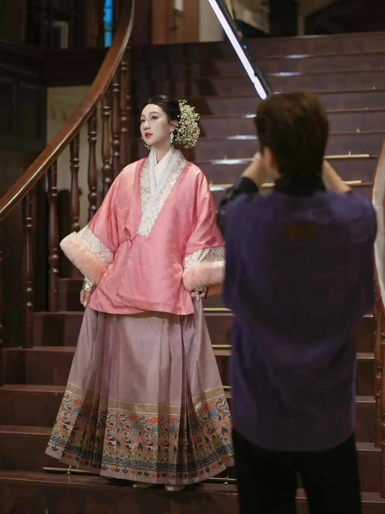 

Cross-Stitch, Padded, Woven Silver Jacquard Satin, Ming Dynasty Hanfu