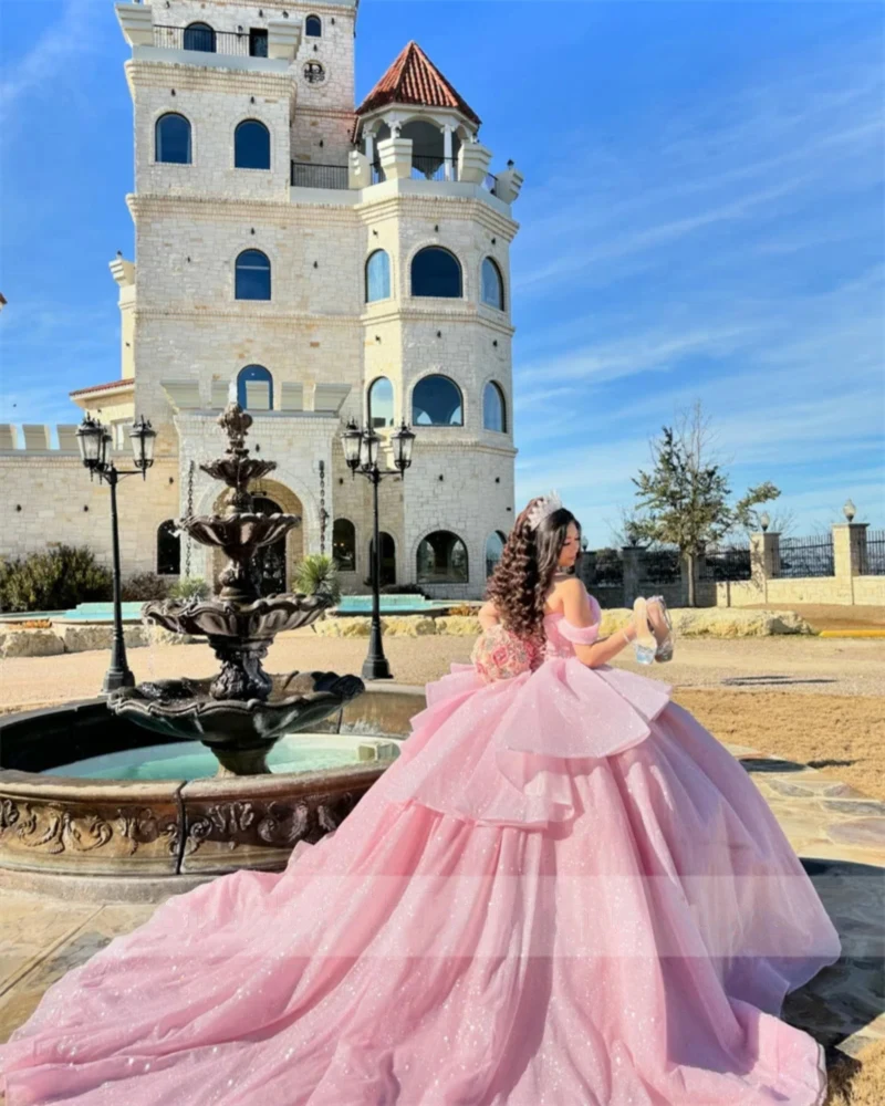 

Glitter Pink Sweetheart Quinceanera Dresses 2024 Off Shoulder Beads Pearls Rhinestones Mexican Sweet 16 Dress Ball Gown