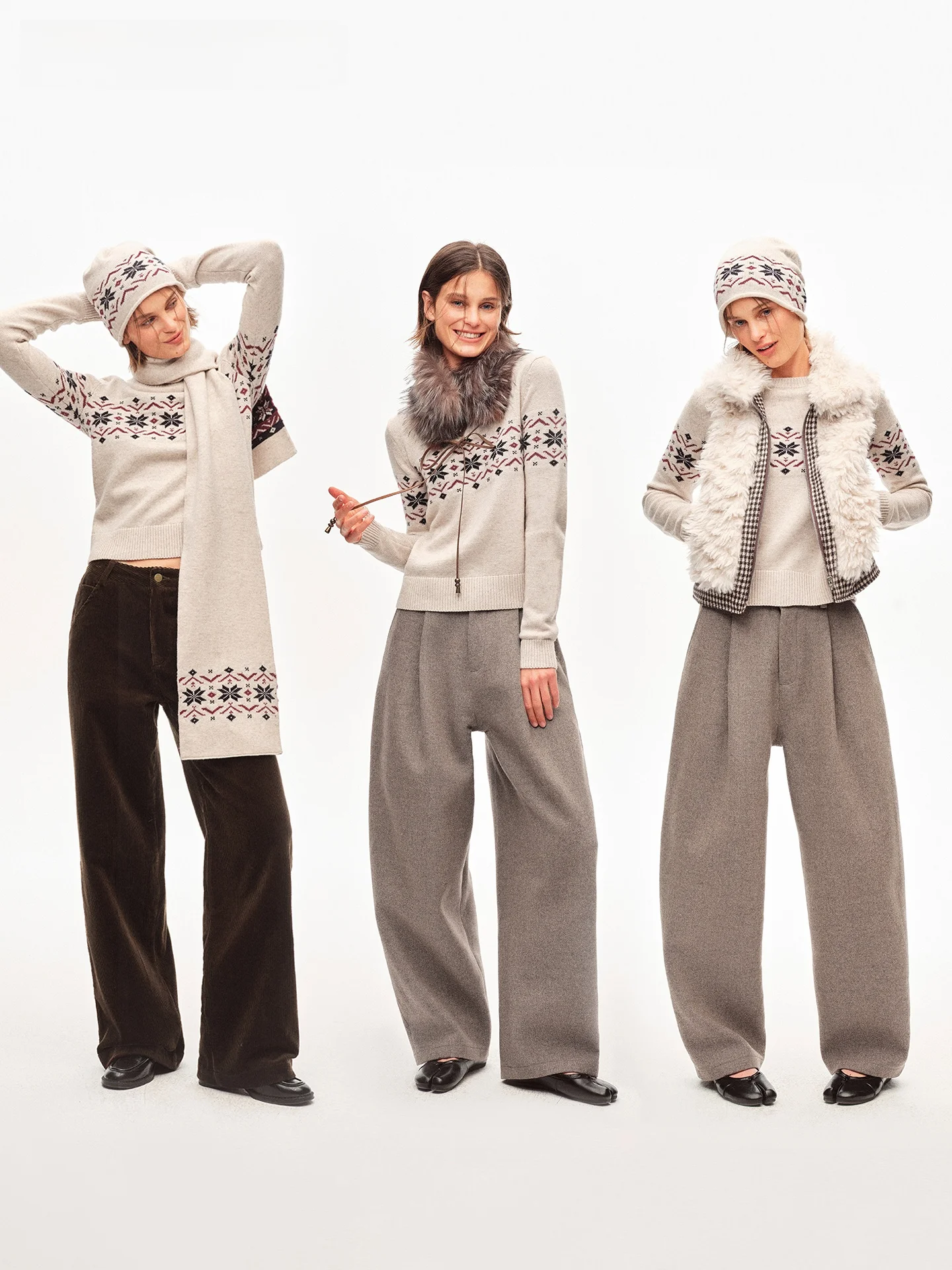 

Комплект из двух предметов: свитер с круглым вырезом из австралийской шерстяной смеси с узором Fair Isle и шарф, а также шапка с отворотом для защиты от холода, в художественном стиле, облегающая, длинная.