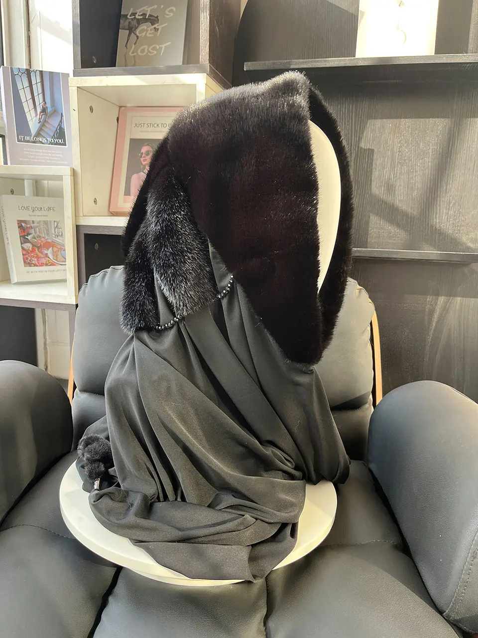 Kunstnerzfell-Mütze mit Kapuze für Damen, Winter-Wärme, Luxuriöser Vollpelz-Kunstnerzschal, Stilvolle Modische Damen-Outdoor-Kopfbedeckung – Detail 8