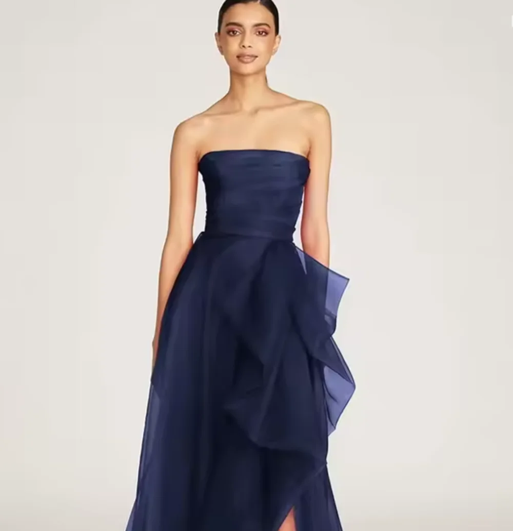 カスタマイズされたエレガントなソリッドカラーのオーガンザイブニングドレス ストラップレス スイープトレイン Aライン ジッパーバック フロアレングス ノースリーブ セレブリティ