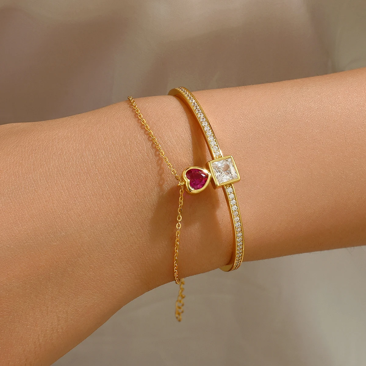 

A 925 sterling silver lady's light luxury personalized Japanese daily vacation party banquet jewelry gift with zircon inlay on t