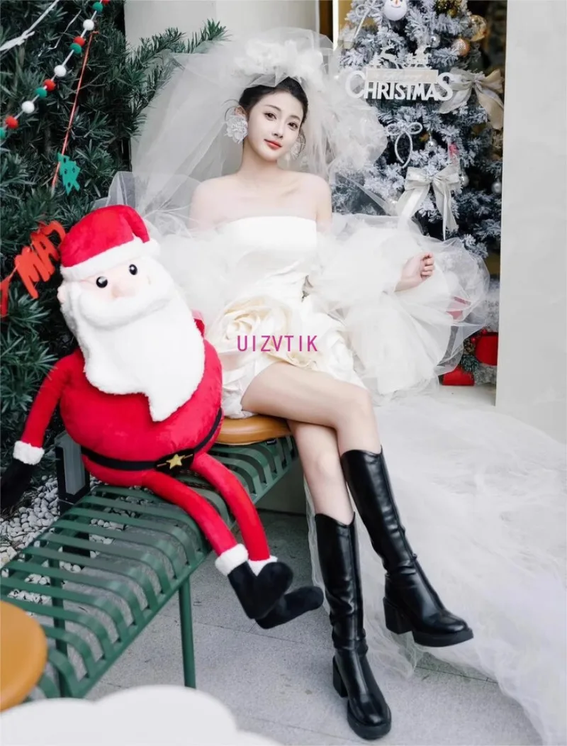 فساتين زفاف قصيرة كورية بسيطة بدون حمالات ثلاثية الأبعاد على شكل زهور بيضاء نصف أكمام منتفخة لالتقاط الصور بدون ظهر مخصصة فستان عروس صغير