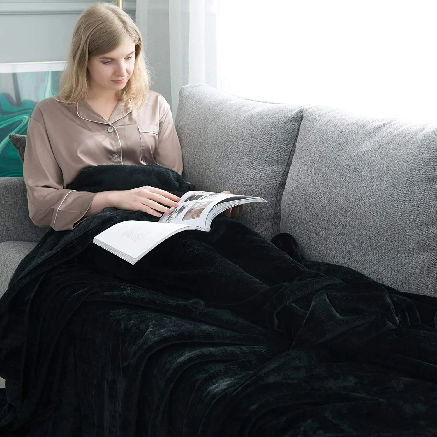 Super Soft Fleece Throw Blanket Lightweight Cozy Plush Warm All-Season Sofa Couch Blanket