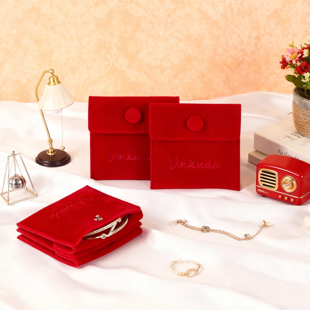 

50Pcs Custom Logo 7x7cm Red Velvet Snap Bag Travel Portable Gift Packaging Pouch Wedding Rings Earrings Studs Boutique Pocket