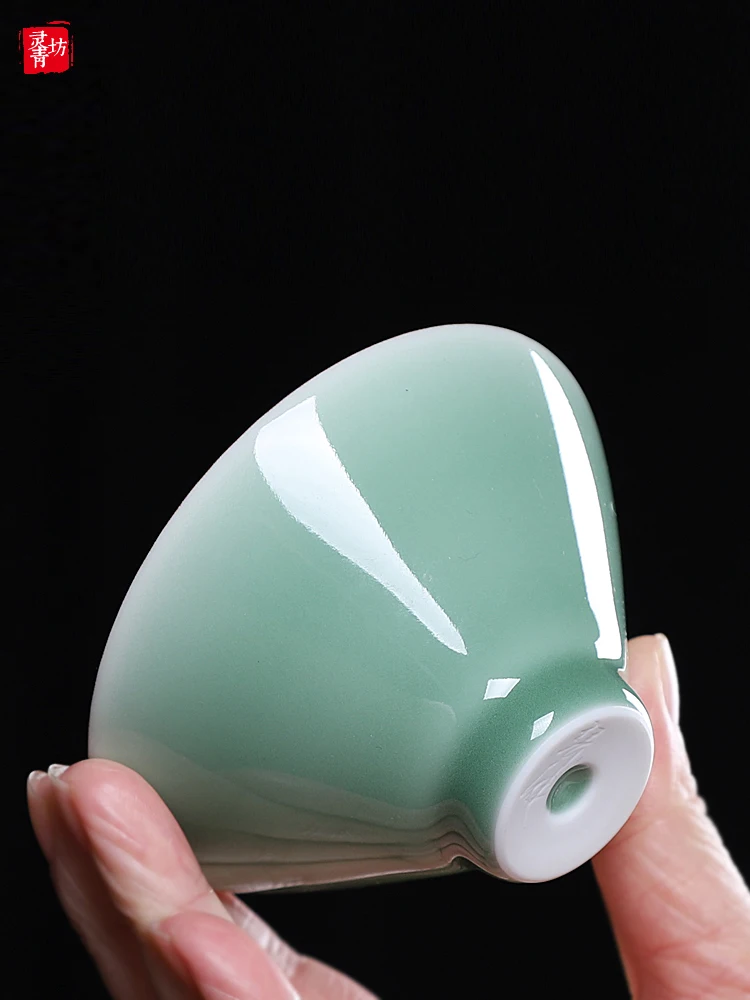 

Handmade Blue Porcelain Tea Cup Lid Bowl High End Owner Cup Tea Bowl Ceramic Gongfu Tea Set Tea Lamp from Ling Qing Fang