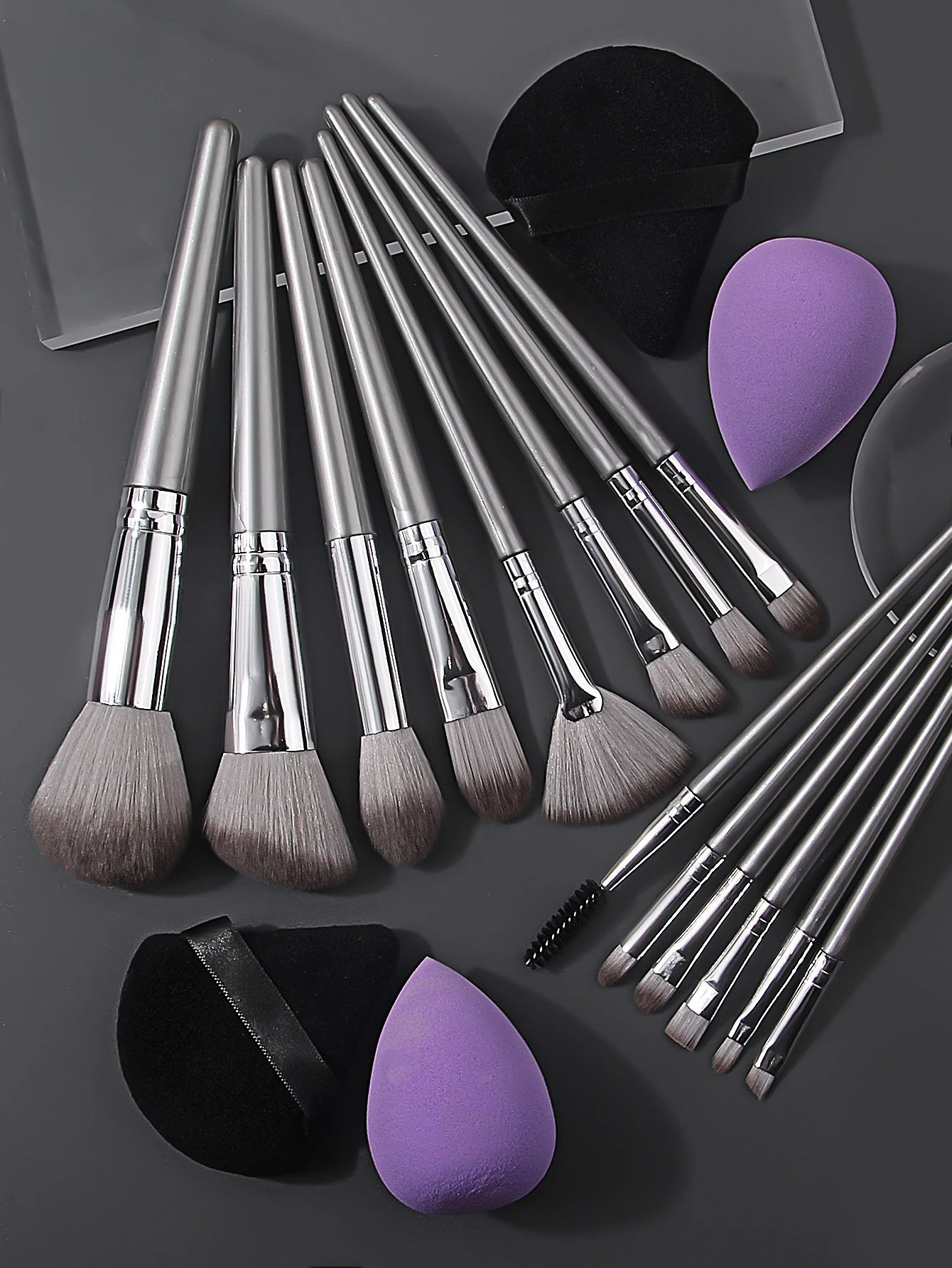 14 SZTUK miękkich pędzli do pudru, pędzel do różu, pędzel do cieni do powiek, zestaw pędzli do makijażu + 4 SZTUKI gąbeczek do makijażu, nieprzywierających do pudru, w kształcie jajka.