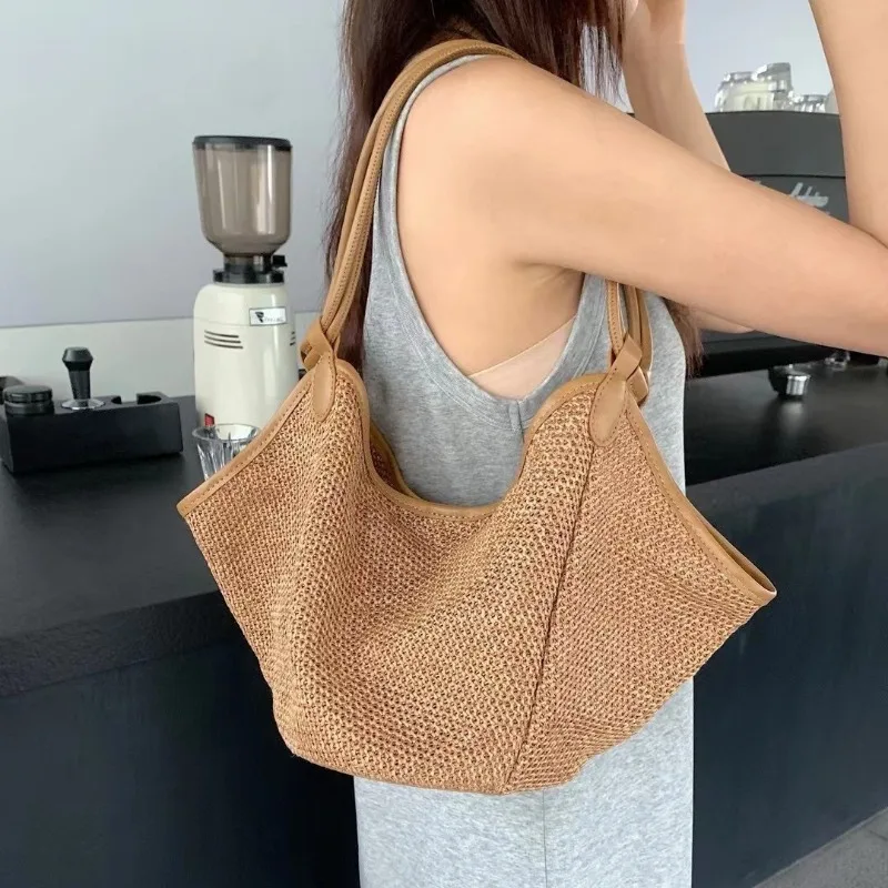 Szykowna torebka 2024 Summer New Straw Woven Bag Beach Style Casual Large Capacity Women Totes Niche Designer Bucket Underarm Handbags