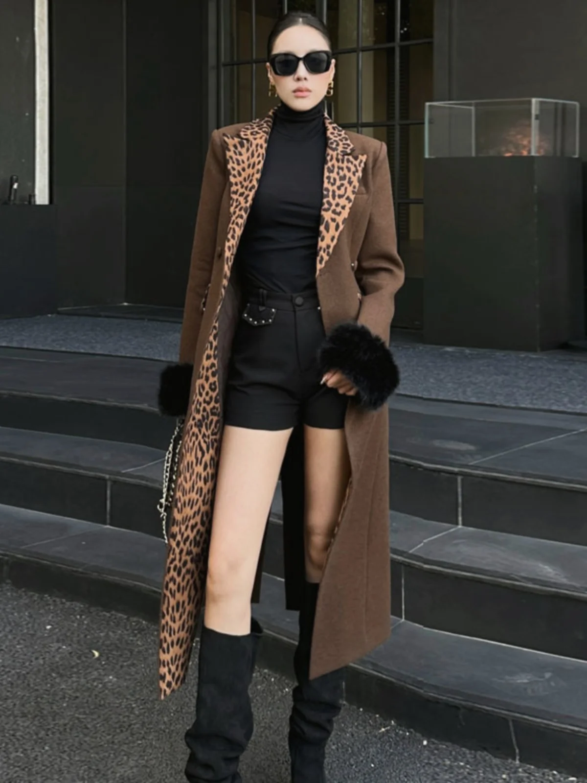 معطف صوف بنمط خطوط النمر للنساء متوسط الطول موضة شتاء 2025 نحيف مزدوج الصدر يضيق الخصر سترة من مزيج الصوف