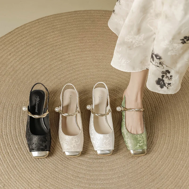 

2026 New Chinese Style White Cheongsam Shoes Women Thick Heel Mary Jane Pumps Closed Toe Inner Height Increasing Dress Shoes