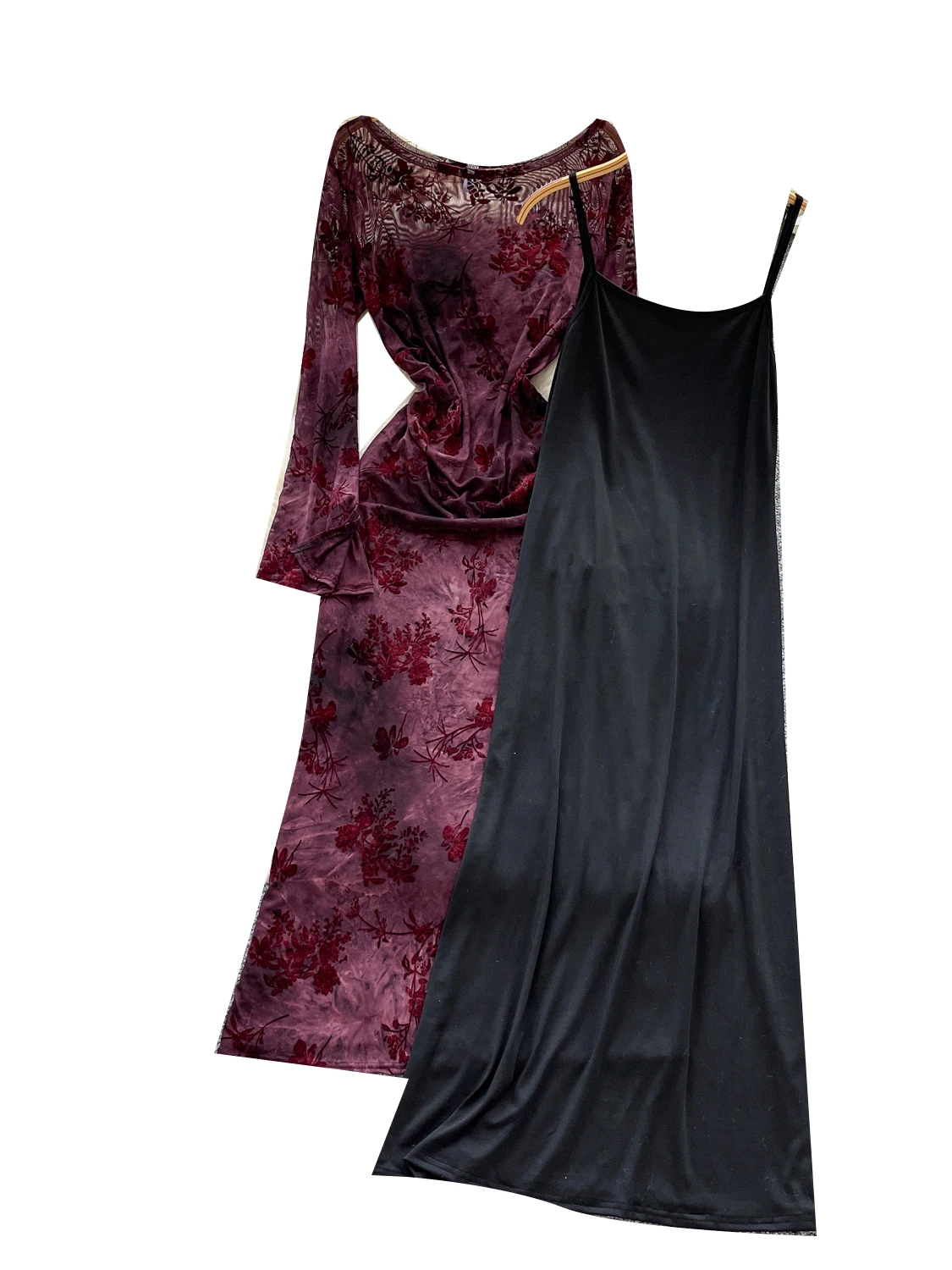 فستان نسائي بأكمام طويلة لموسم الخريف مع تطريز زهري وتصميم ضيق مع حزام، يعكس أناقة السيدة وشخصية أنيقة مناسب للتنقل في المدينة