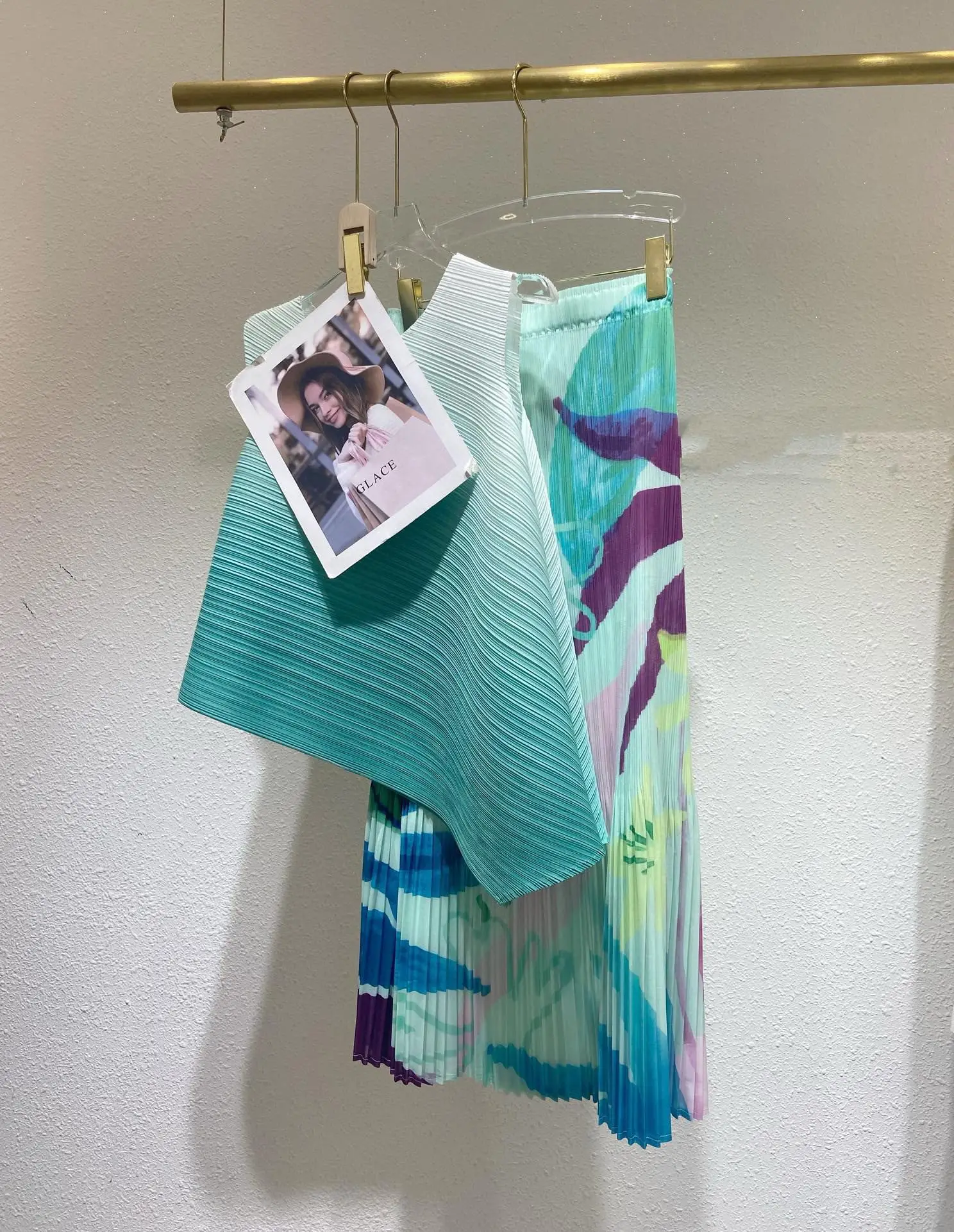 Mezza gonna stampata a pieghe Miyake 2025 Estate Nuova gonna a trapezio con sensazione premium Mezza gonna casual stile piccola fragranza