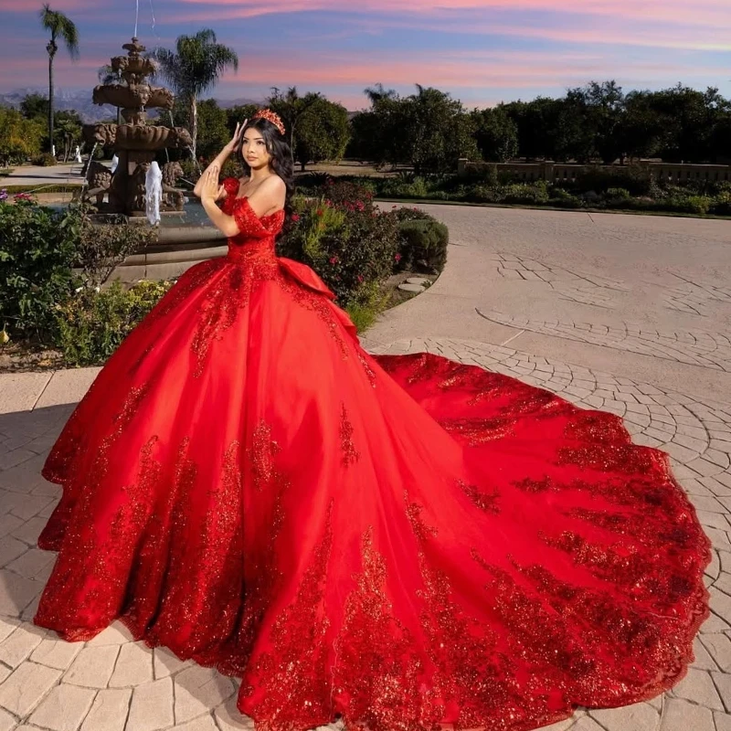 Maßgeschneiderte rote glitzernde Quinceanera-Kleider, schulterfrei, Paillettenapplikationen, Spitze, Perlen, Kristalle, Ballkleid, süßes 16-Kleid, Partyweste