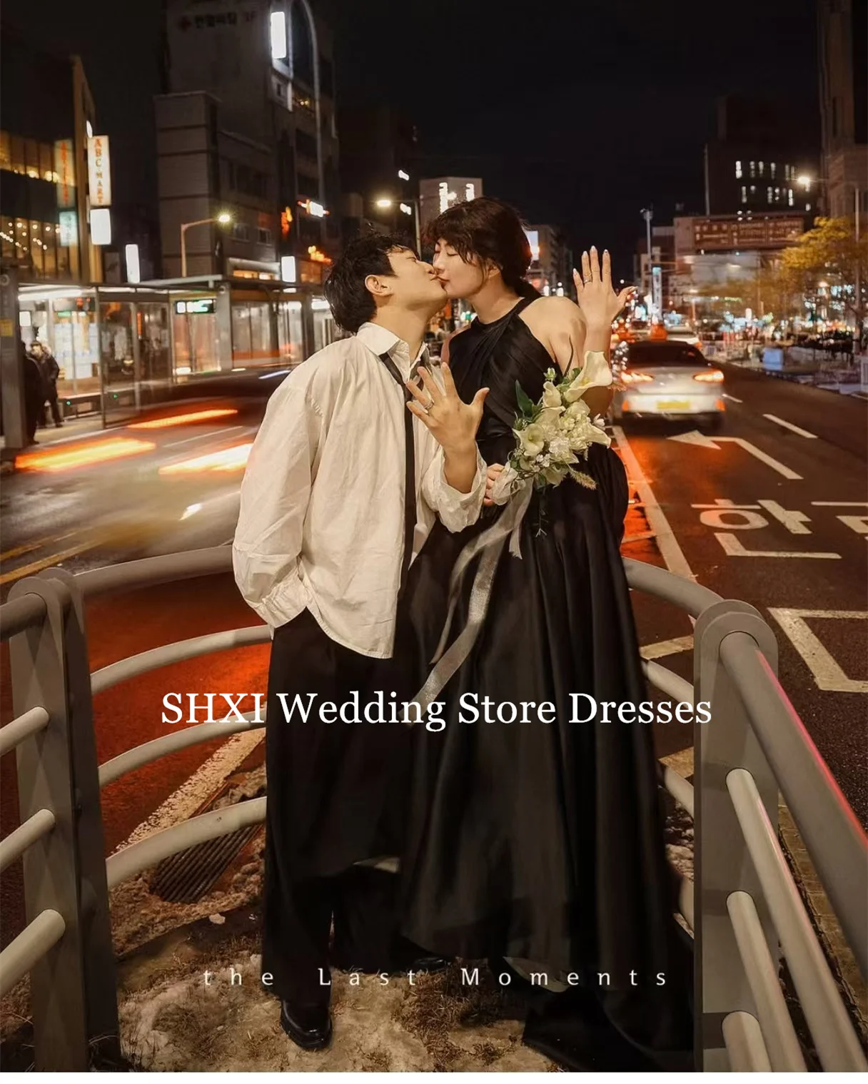 SHXI فستان زفاف أسود برقبة رسن بدون ظهر، تنورة متدفقة من الساتان، ثوب أنيق كوري لالتقاط الصور، تخصيص العروس الليلية الحضرية