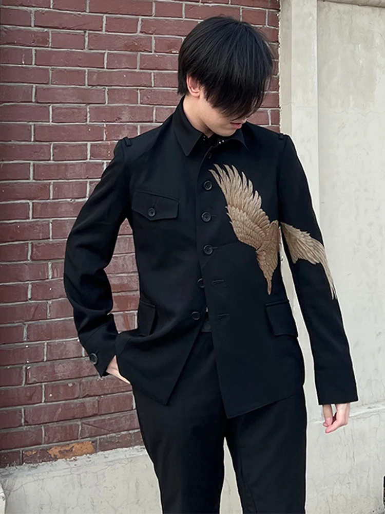 FANTASTION Desain asli Blazer kasual vintage dengan motif sayap Desain multi-saku jaket setelan unisex