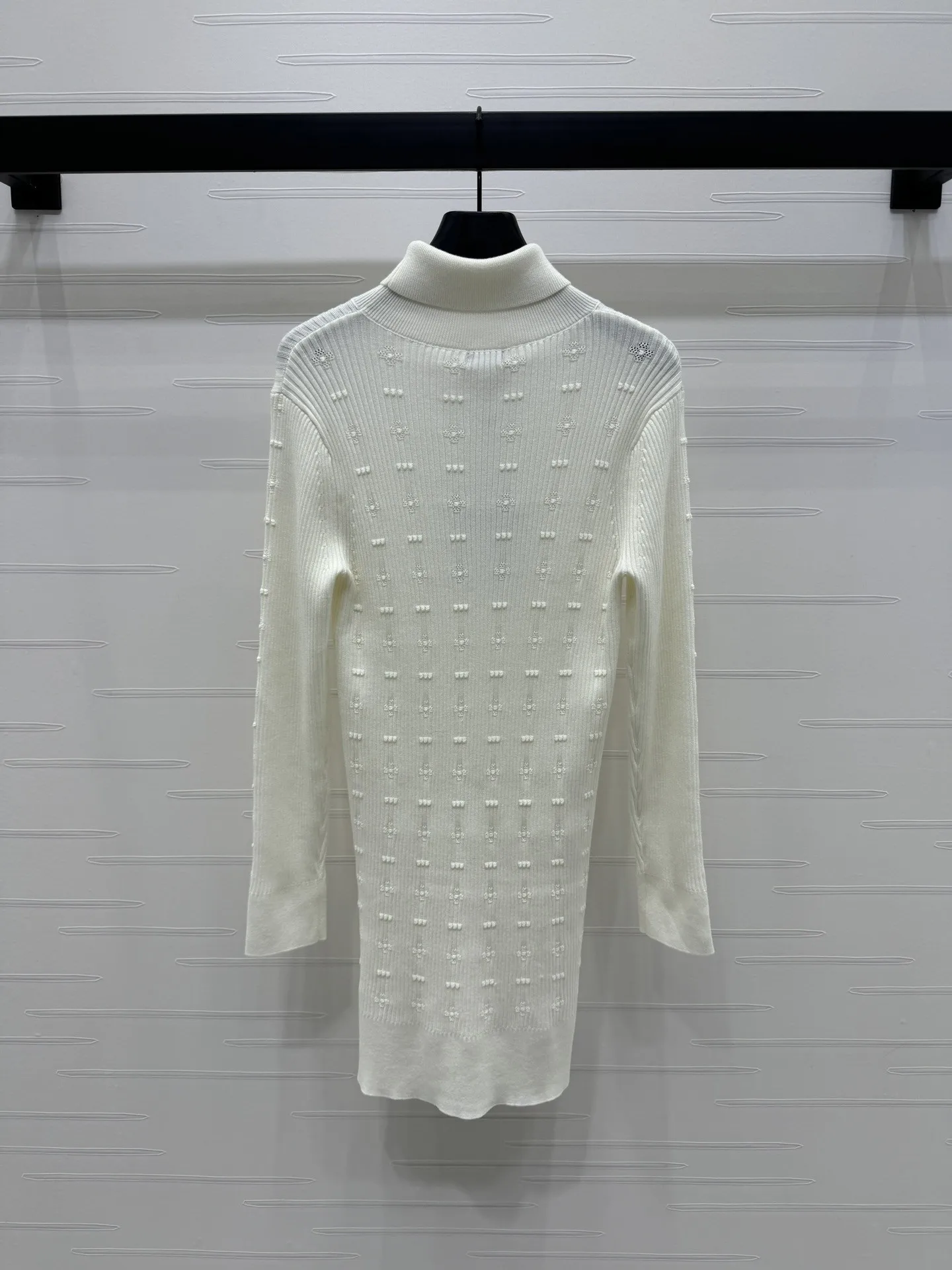 

2024The latest early autumn series! Vertical pit strip embossed high collar knitted! Customized YB blended yarn weaving, comfort