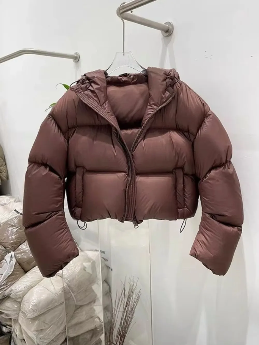 

Super Thick Short Bread Puffer Coat Hooded Fashion Fluffy Female Feather Parkas Outwear 90% White Duck Down Jacket Women