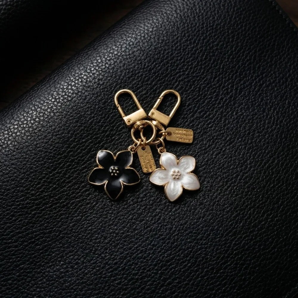 Schlüsselanhänger Niedlicher Birnenblüten-Schlüsselanhänger Ornamente Mini-Blumenanhänger Süßer Kirschblüten-Schlüsselanhänger Rucksack-Accessoire – Detail 7