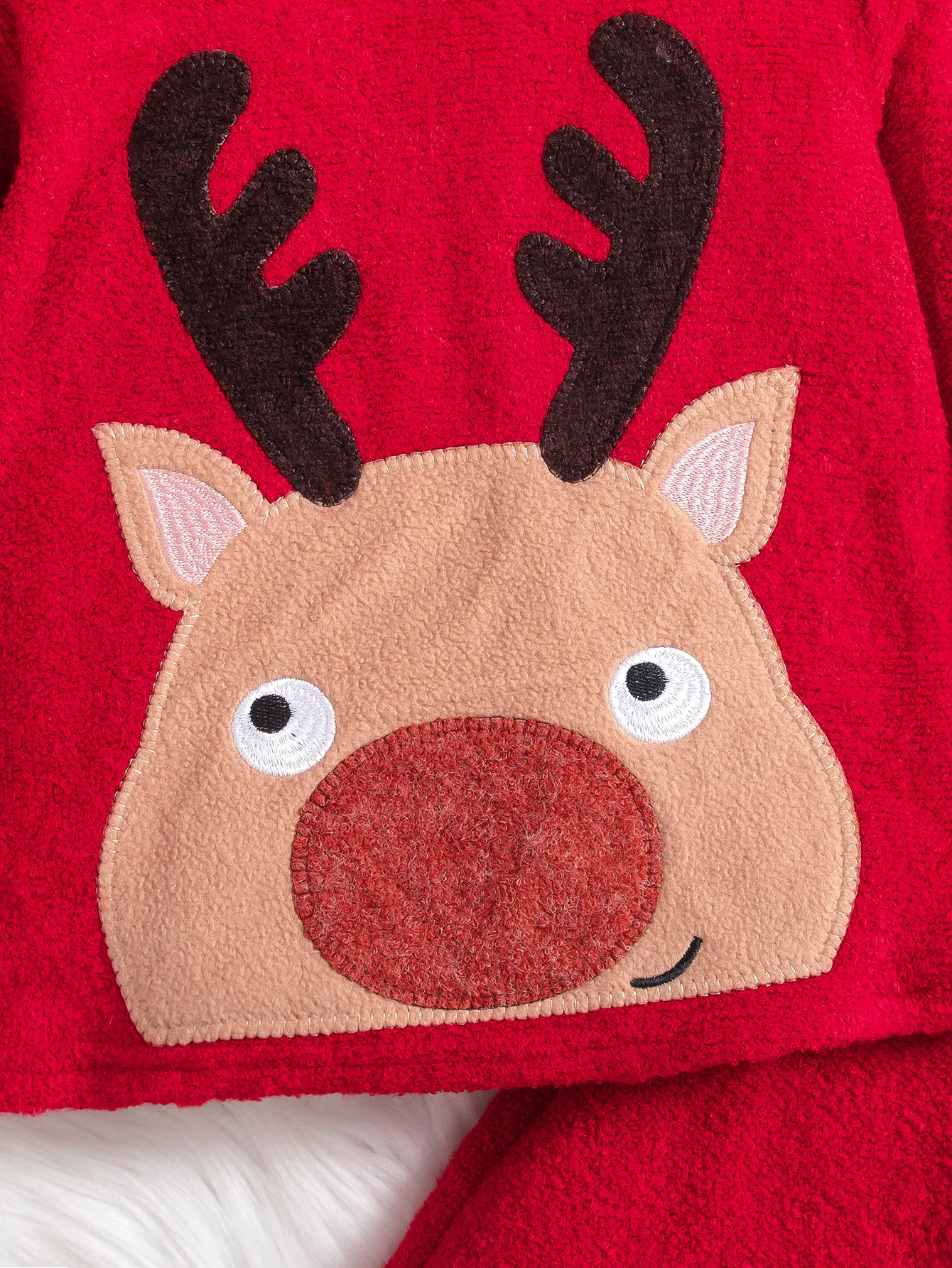 Conjunto temático de ciervos navideños Diseño rojo Ropa de moda navideña cómoda y elegante para uso diario