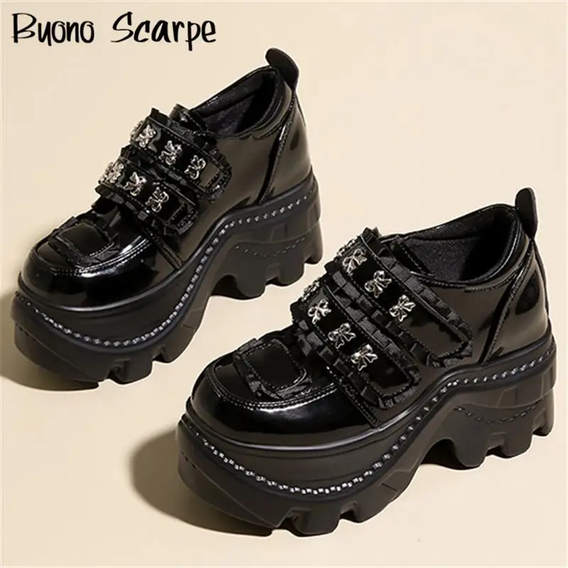 

2025 Western Style Metal Decoration Round Toe Thick Sole Platform Chunky Heels Women Pumps Hook Loop Fashion Punk Casual Shoes