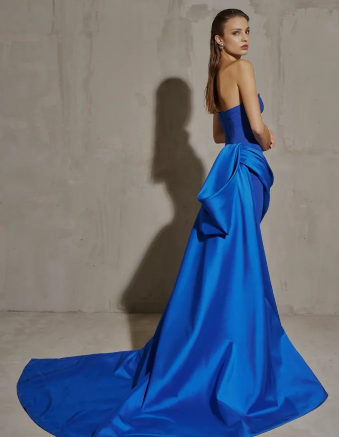 تخصيص جودة عالية بلا أكمام الأزرق طول الأرض ذيل محكمة عارية الذراعين سستة حمالة التجاعيد Abiye Uzun Elbise Modelleri