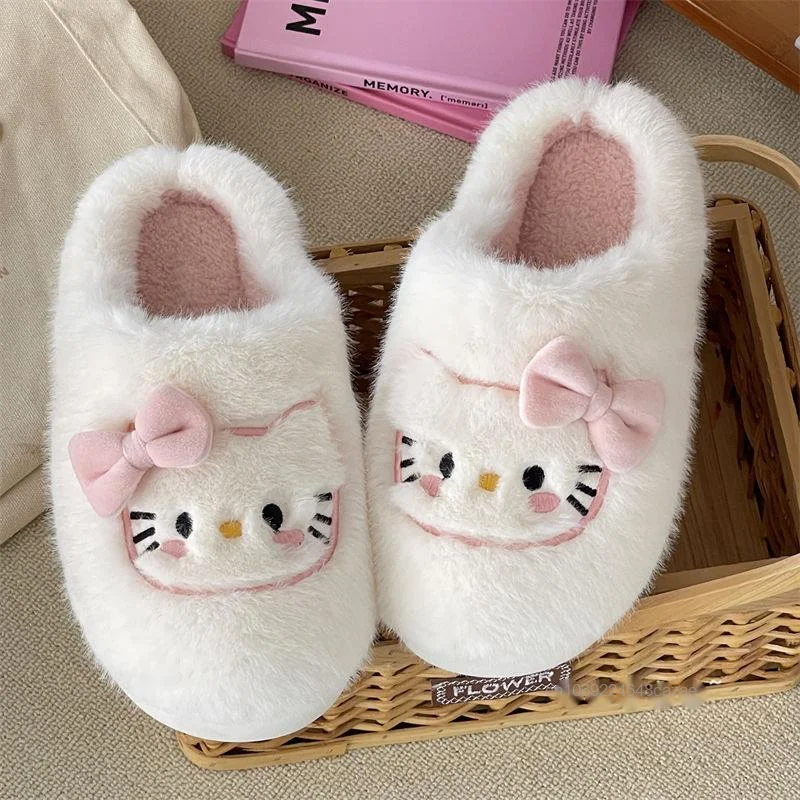 Sanrio-Zapatillas de algodón de Hello Kitty para mujer, zapatos antideslizantes de suela gruesa para interiores, cálidos, de felpa, Kawaii, para el hogar, Invierno