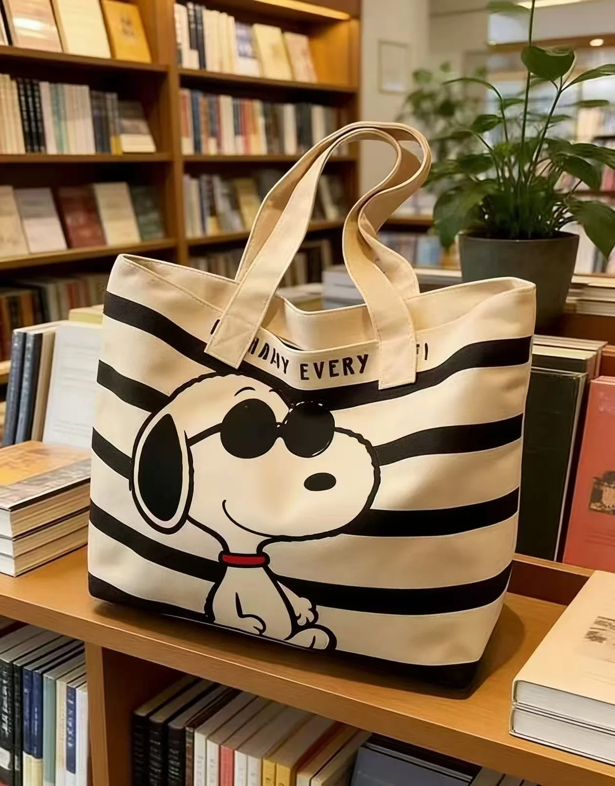 Hot Bandai Snoopy Cute Cartoon Large Capacity Canvas Bag for Female Students To Hold Books Tote Mommy Bag