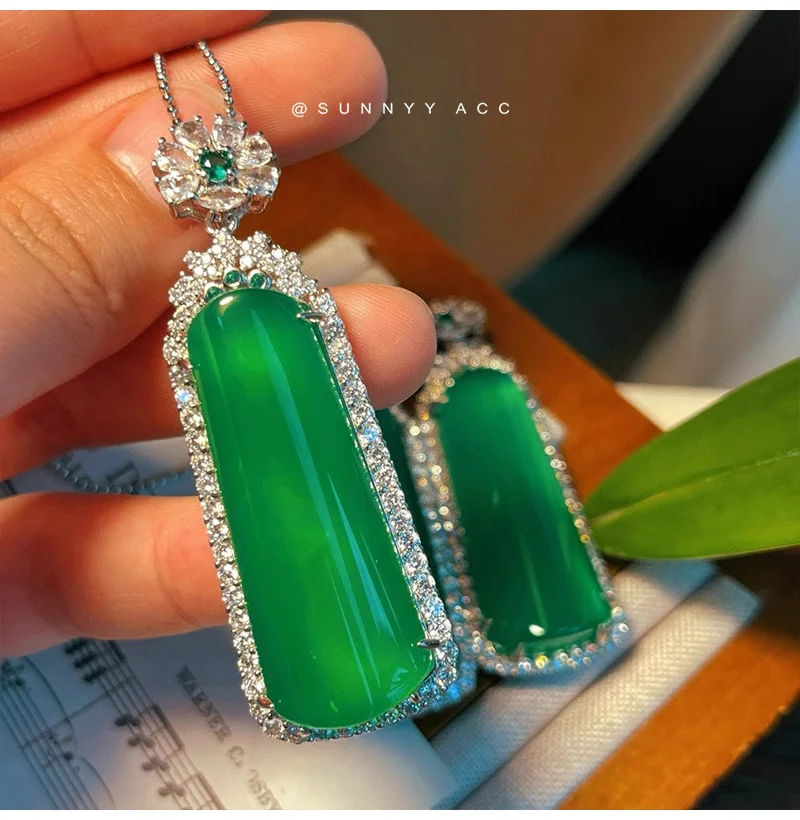 Vintage Natural Green Chalcedony Pendant Necklace Safety Plague Elegant Women's Cheongsam Dress Accessories Party Fine Jewelry