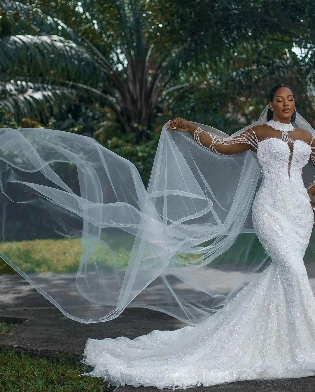 Abito da sposa Aso Ebi personalizzato taglie forti Abiti da sposa per la sposa Collo alto Illusion Maniche lunghe Tulle a strati Sirena 3D Perline