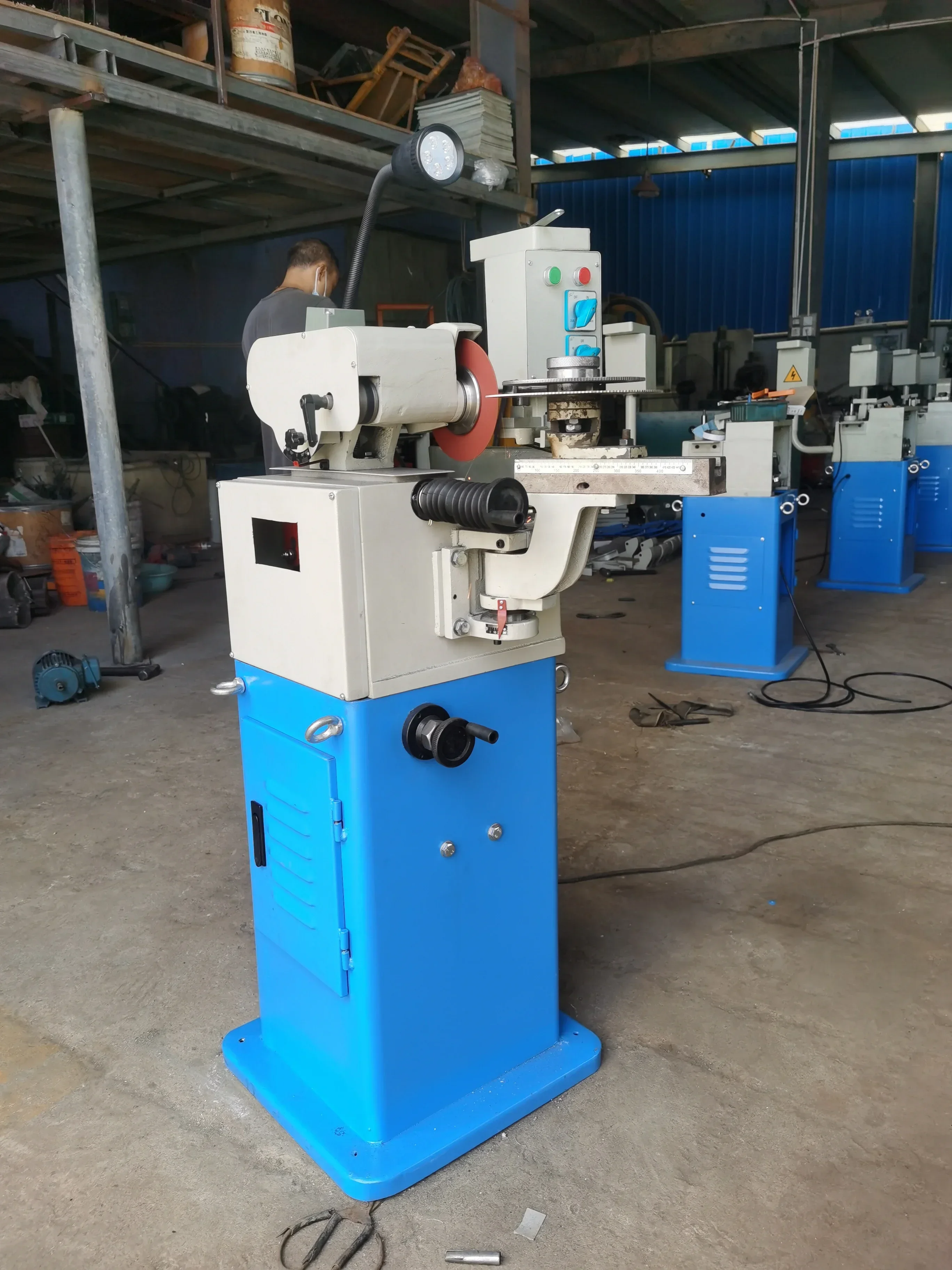 High-speed steel tungsten steel saw blade gear grinding machine can produce new teeth
