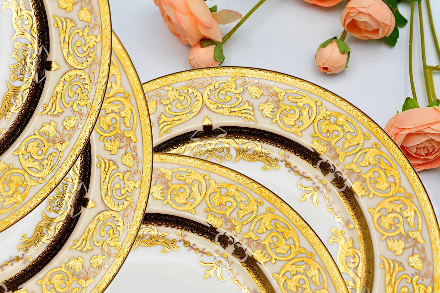 98pcs Luxury Embossed Gold Tableware Royal Style Bone China Porcelain Dinnerware with Teapot Cup Set Full  Dinner Sets for 12