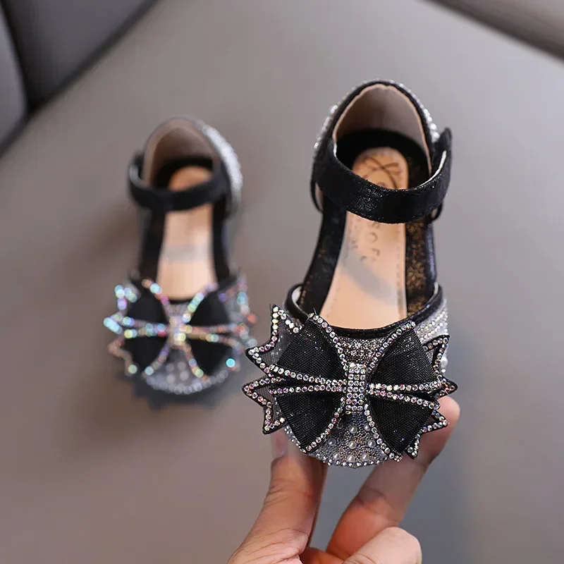 

2025 Summer Girls Flat Princess Sandals Fashion Sequins Bow Rhinestone Baby Shoes Kids Shoes For Party Wedding Party Sandals