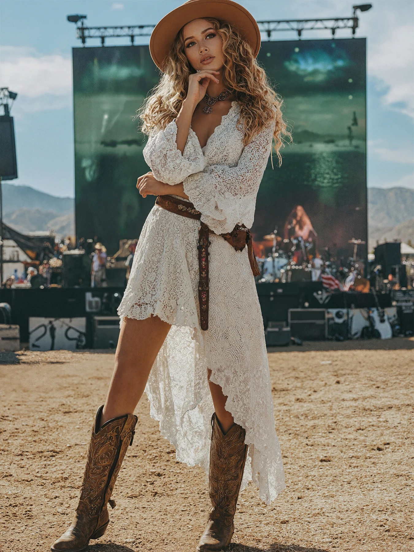New Women's Elegant Long-Sleeved V-Neck Lace Dress, A Fashionable And Versatile Dress, Perfect For Music Festivals.