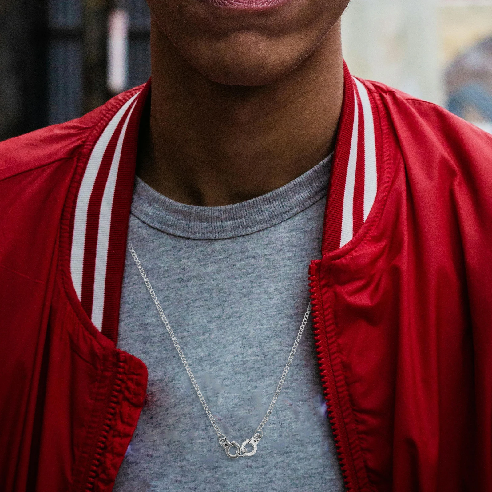 Naszyjnik kajdanki w stylu punk rock, łączony łańcuszek, retro vintage design, biżuteria na Halloween, gotycki choker.