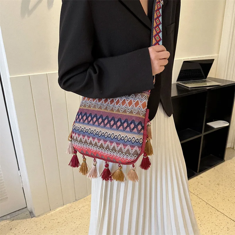 Crossbody Bag with Tassels Vintage Canvas Shoulder Bag for Women Girl Handbag Casual Tote Large Capacity Fashion Bag