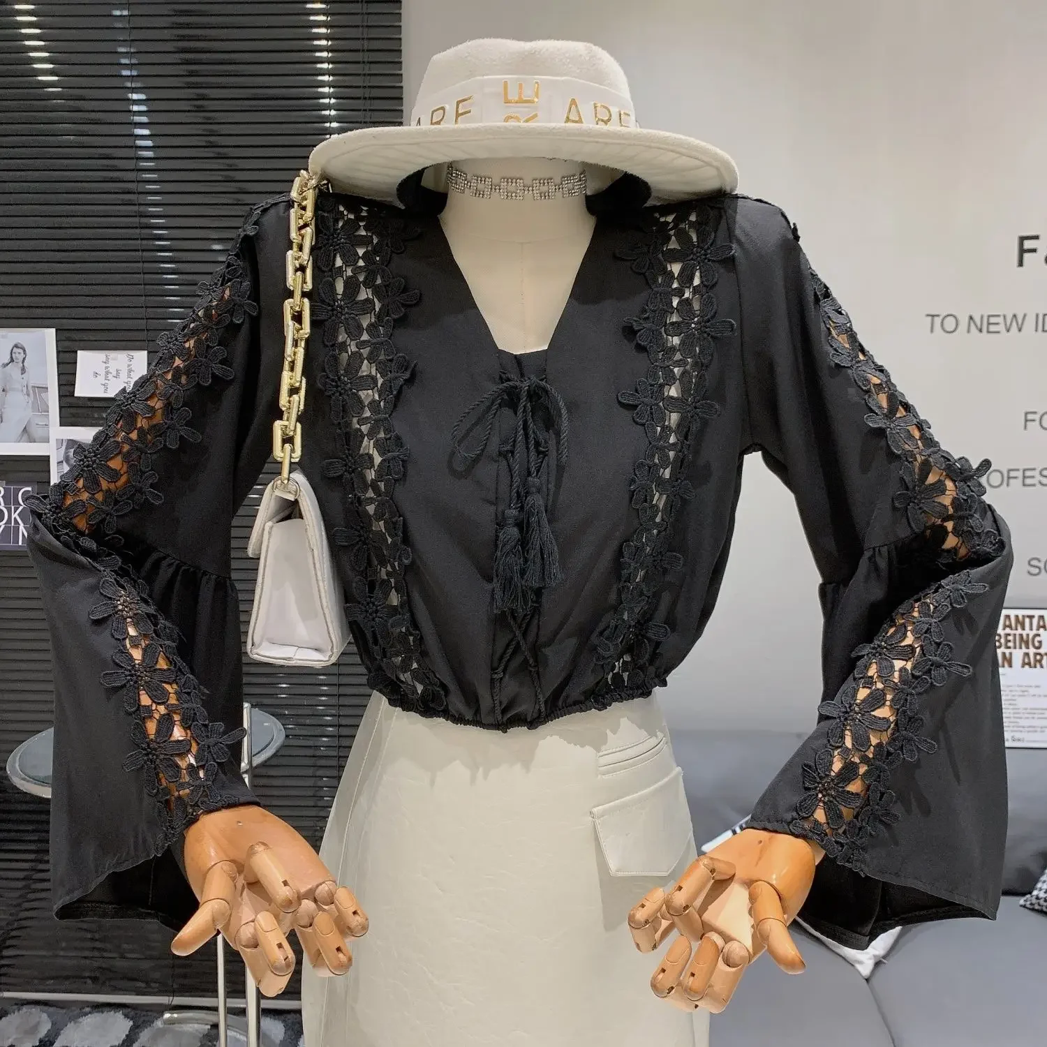 슬림핏, 나이 감소 효과, 홀로우 디자인, 다용도 탑, 여성용 중국풍 레트로 V넥, 기품 있는 여성용 타이 태슬 허리 장식