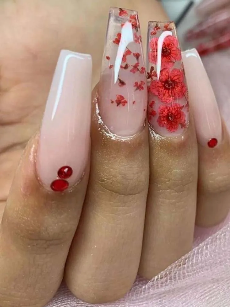 1 scatola di ciondoli per nail art con fiori finti rossi, decorazione floreale per unghie, decalcomania, accessori per smalto gel UV, parti di fiori, unghie fai da te