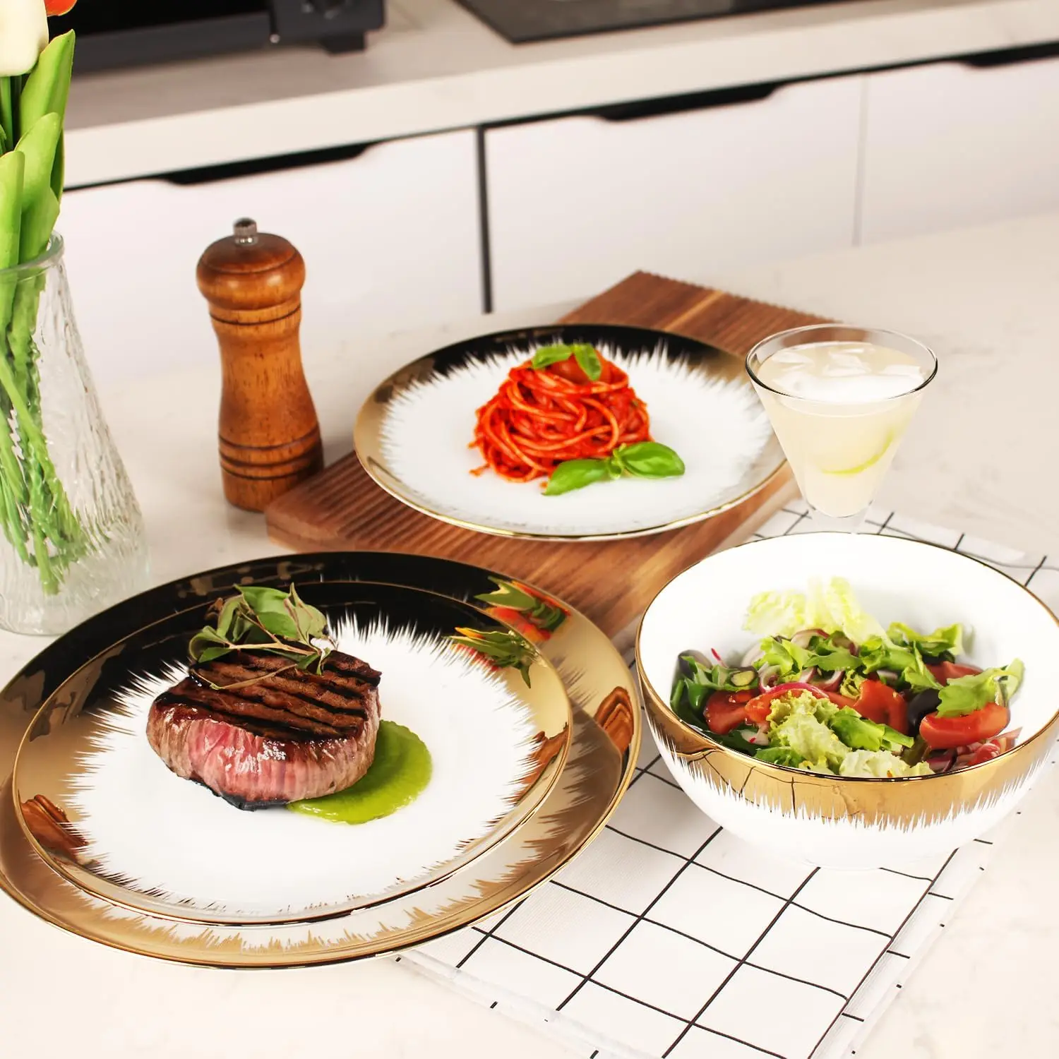 أطقم أواني الطعام (12 قطعة) تستخدم لـ 4 أشخاص، أواني طعام حديثة، أطباق وأطباق ذات حافة مذهبة مع طبق عشاء صغير مقاس 8.3 بوصة مقاس 10.2 بوصة