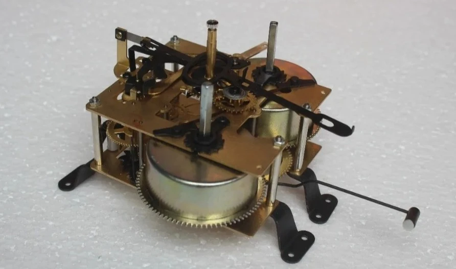 Old-fashioned clock movement wall-mounted clock accessories, mechanical  spring-driven  movement
