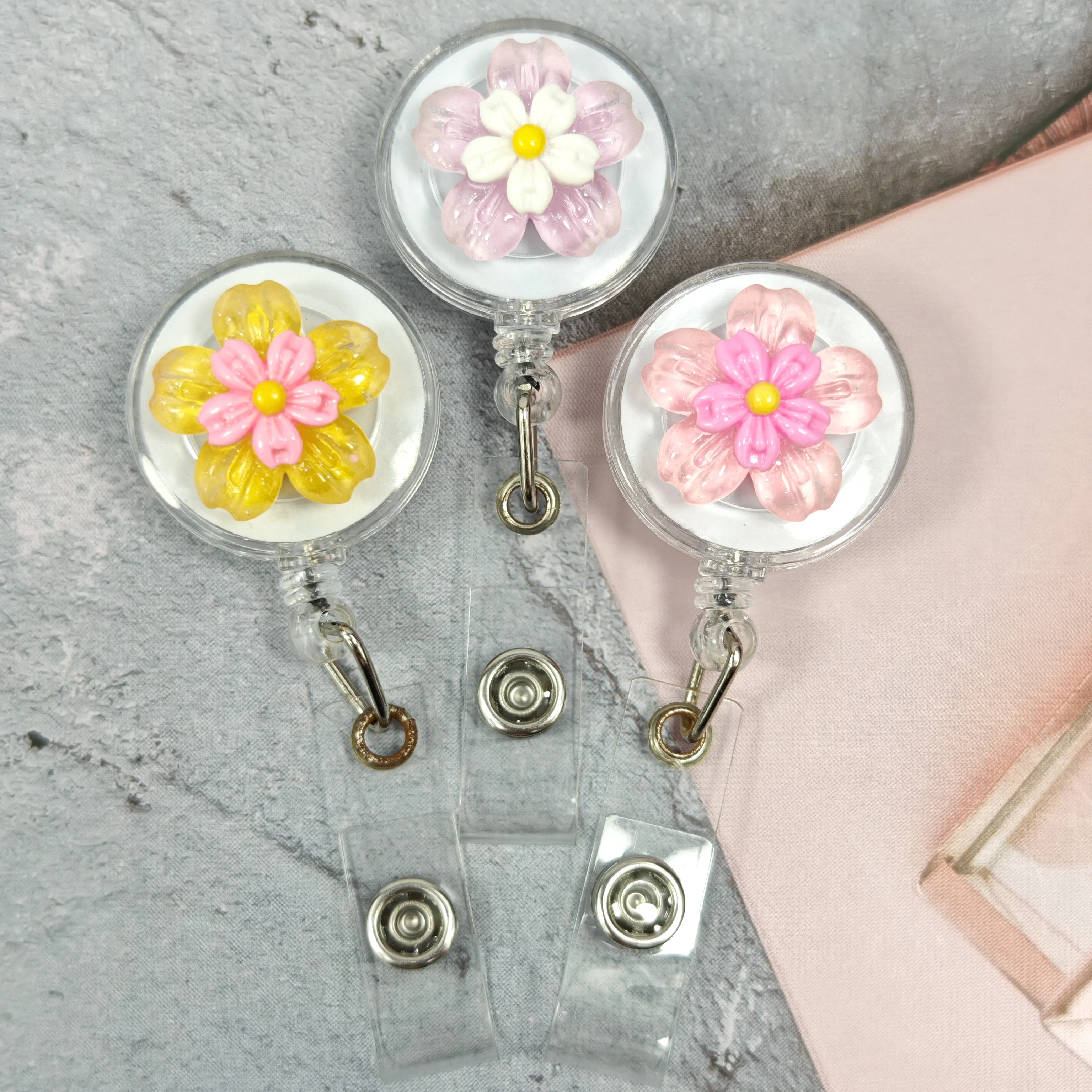 The New Double-Layer Five-Petal Flower Series Name Tag Lanyard Clip Clip Is Easy To Pull
