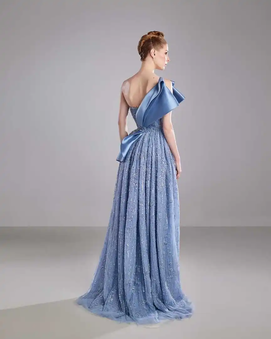 Wunderschöne One-Shoulder-Abschlussballkleider in A-Linie mit Schlitz vorne, bodenlange Abendkleider, Kristallperlen, besondere Party-Kleider nach Maß