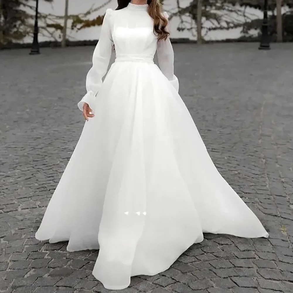 Abito da sposa semplice ed elegante in tulle per donna 2025 collo alto manica lunga una linea arabo Dubai abito da sposa bianco personalizzato ﻿ ﻿