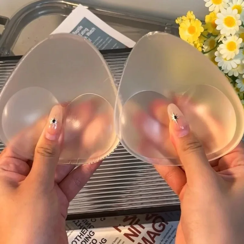 新しい女性透明シリコーンインサートブラジャー水着胸パッド粘着プッシュアップ厚い乳首カバーパッチビキニアクセサリー