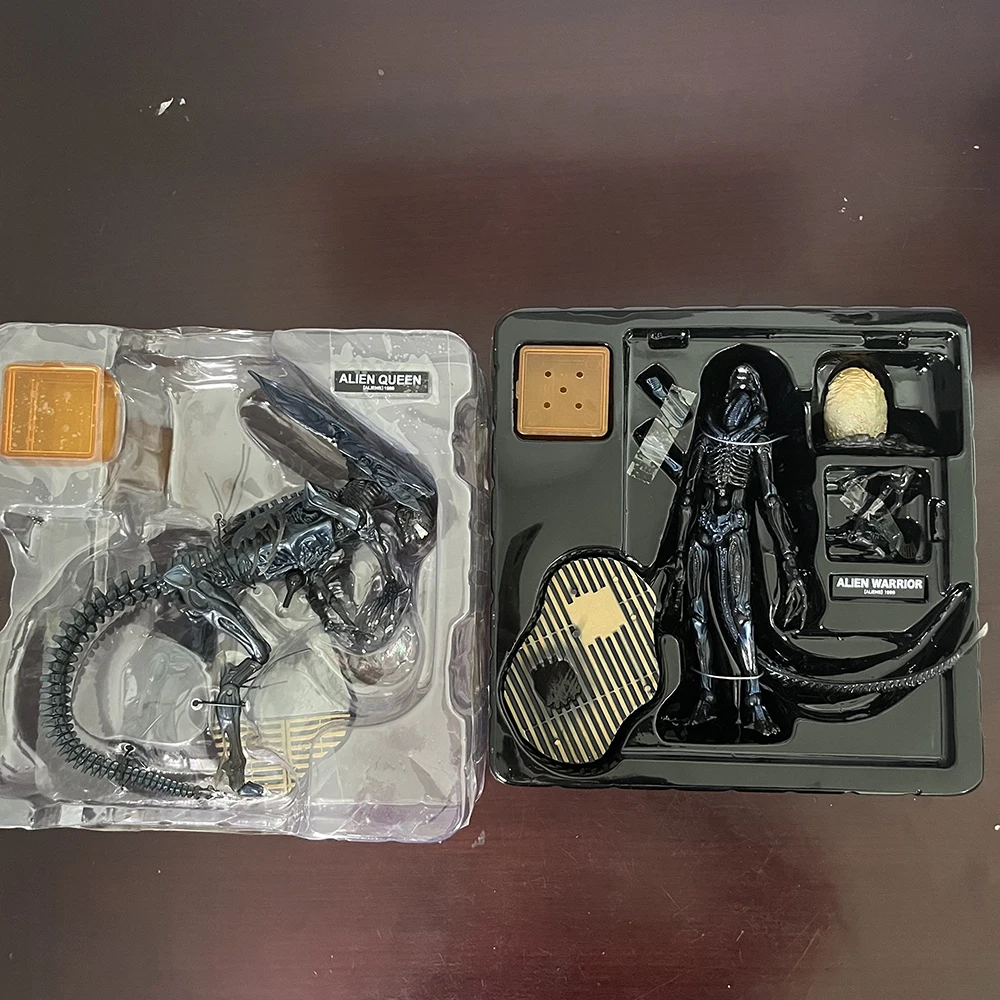 Alien REVOLTECH エイリアン セットx 3 Sci-Fi Revoltech 016 Alien Warrior 018 Alien Queen Action Figure